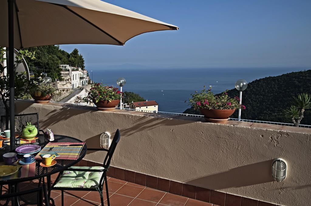 Bed and Breakfast Le Terrazze Di Cristina В'єтрі Номер фото